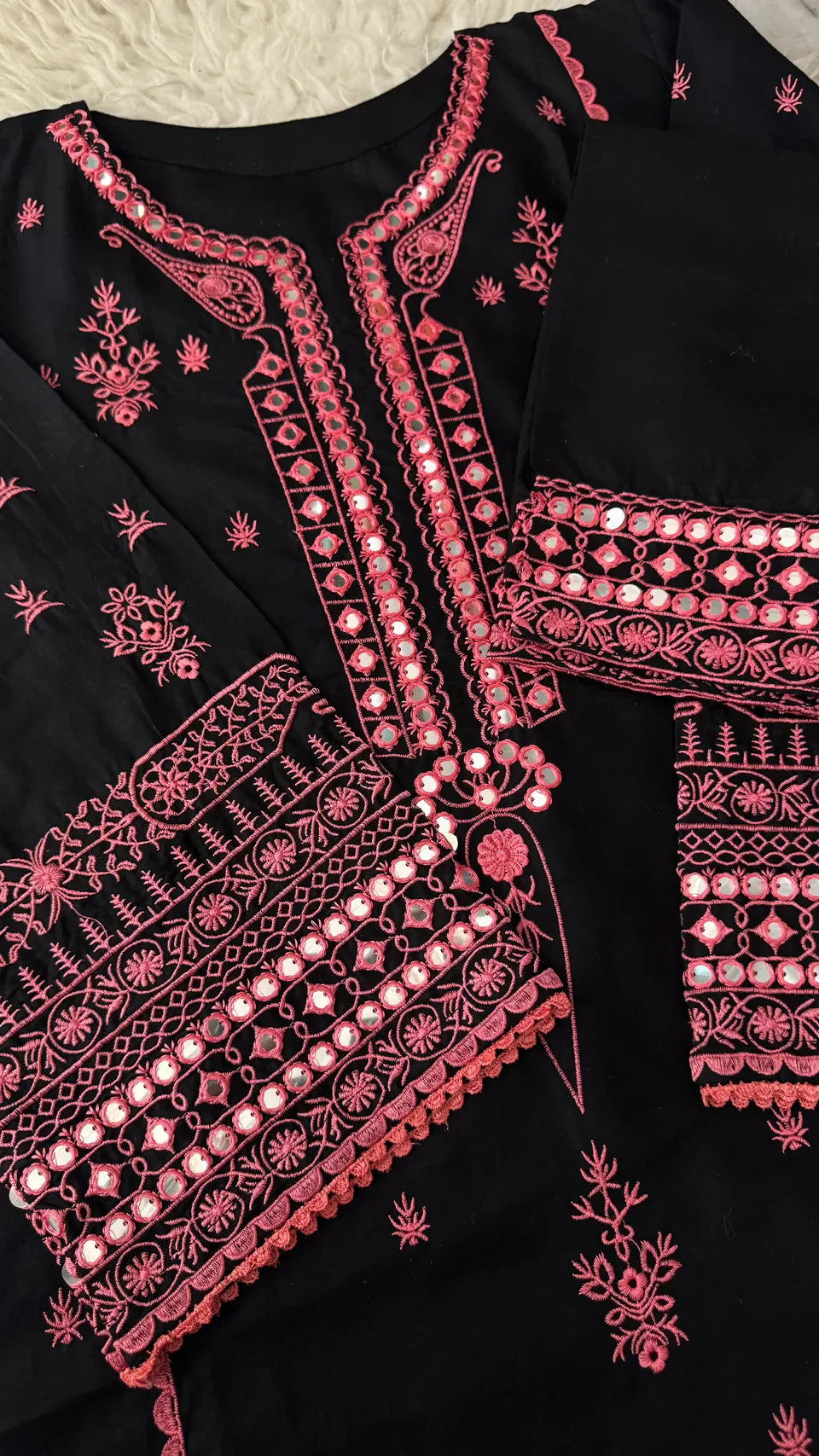 nooray phulkari